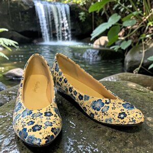 Angel Steps Blue & Silver Floral Flats – Women’s Size 9.5